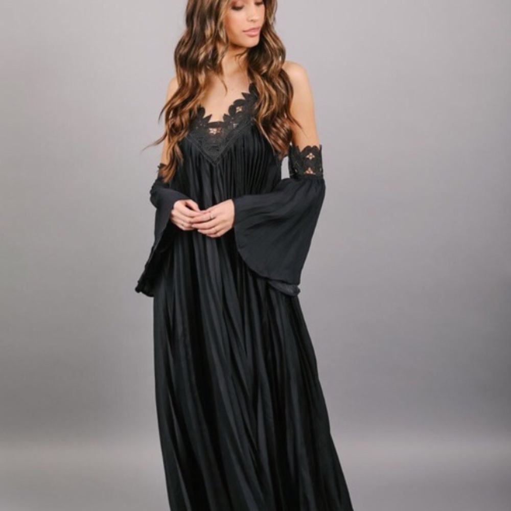 Vici Dolls Elegant Encounters Black Maxi